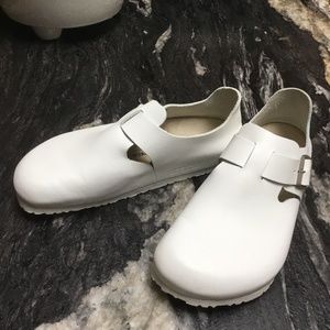 White “London” Birkenstock shoes. Size 44, M11.